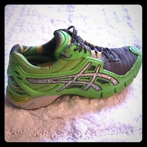 Asics Gel Upstart shoes (size 8.5)
